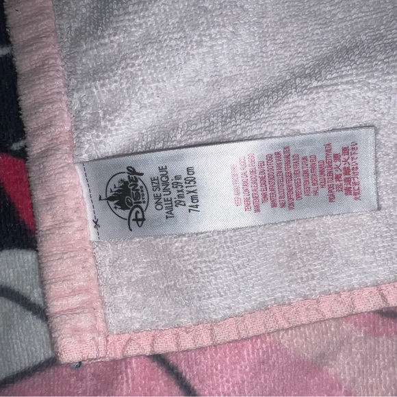 Disney towel Minnie Mouse pink beach bath 🛁 🏝️ summer cute soft Disney lover - Picture 7 of 7